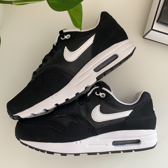 New Nike Air Max 1 black Running shoes - Picture 4 of 8